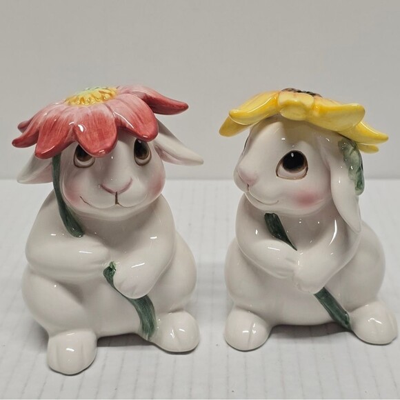 Fitz and Floyd Essentials Bunny Blooms Collection Salt and Pepper Shaker Set - Picture 1 of 8